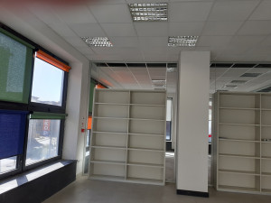 PARETE DIVISORIA CON CONTENITORE INTEGRATO