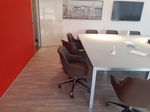TAVOLO RIUNIONI CON POLTRONCINE