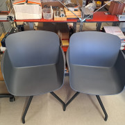 COPPIA SEDIE OSPITI LIBERA IN TECNOPOLIMERO ANTRACITE E BASE A 4 RAZZE NERA